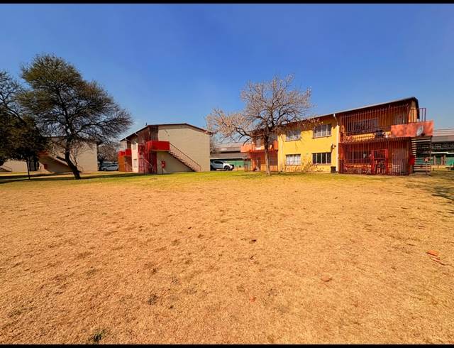 2 BEDROOM APARTMENT FOR SALE IN SASOLBURG EXT 3